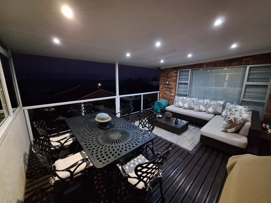 4 Bedroom Property for Sale in Wavecrest Eastern Cape